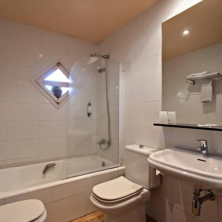 Victor Hotel Oliana
