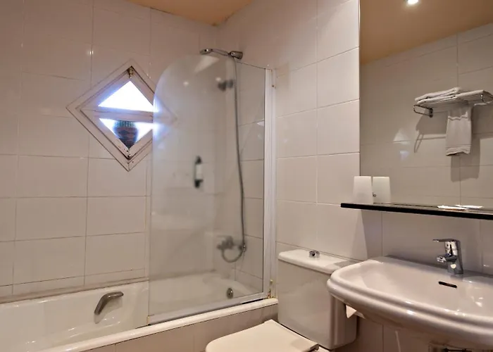 Victor Hotel Oliana